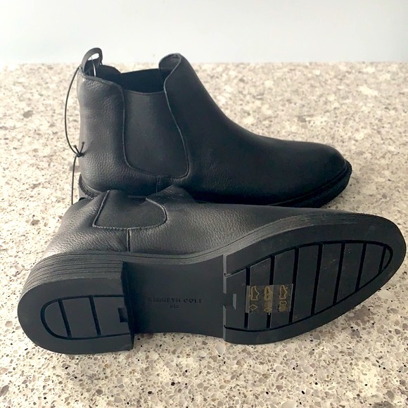 Kenneth Cole Black Pull On Booties - Picture 4 of 9